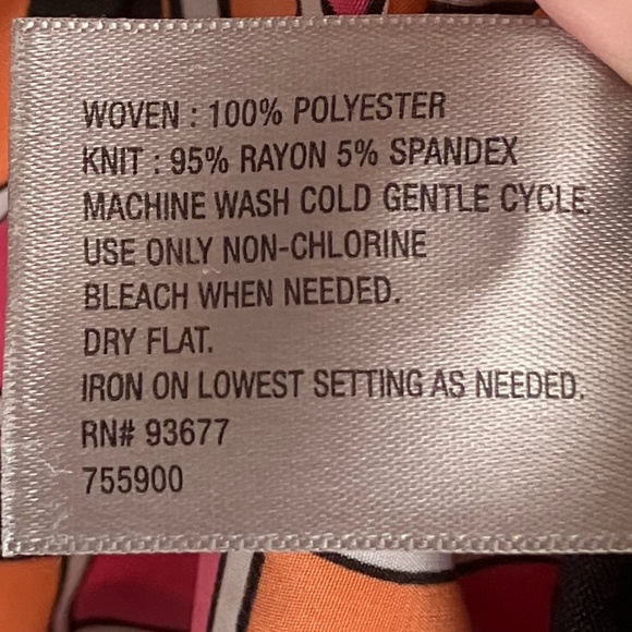 Sleeveless Checkered Blouse - Picture 5 of 5